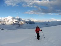 Les nuages se déchirent pour nous laisser monter sereinement