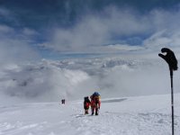 Alors , comme nous n'avions pas pris de duvet pour rester une nuit compléte , nous en sommes partis vers 1h du matin, trop froid !! Là vers le plateau sommital