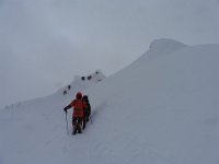 Bon , avec le vent annoncé il ne faut pas trop trainer au dessus de 8000m et on laisse les retardataires faire leur sommet pour plongervers le bas, direction le c2 !