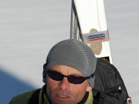 Rémi avec ses skis fétiches. Oui Rémi, tu avais bien raison de tenter à ski cette belle montagne vraiment taillée pour le ski. Depuis on se méfie du vent et surtout on place les camps légèrement differremment